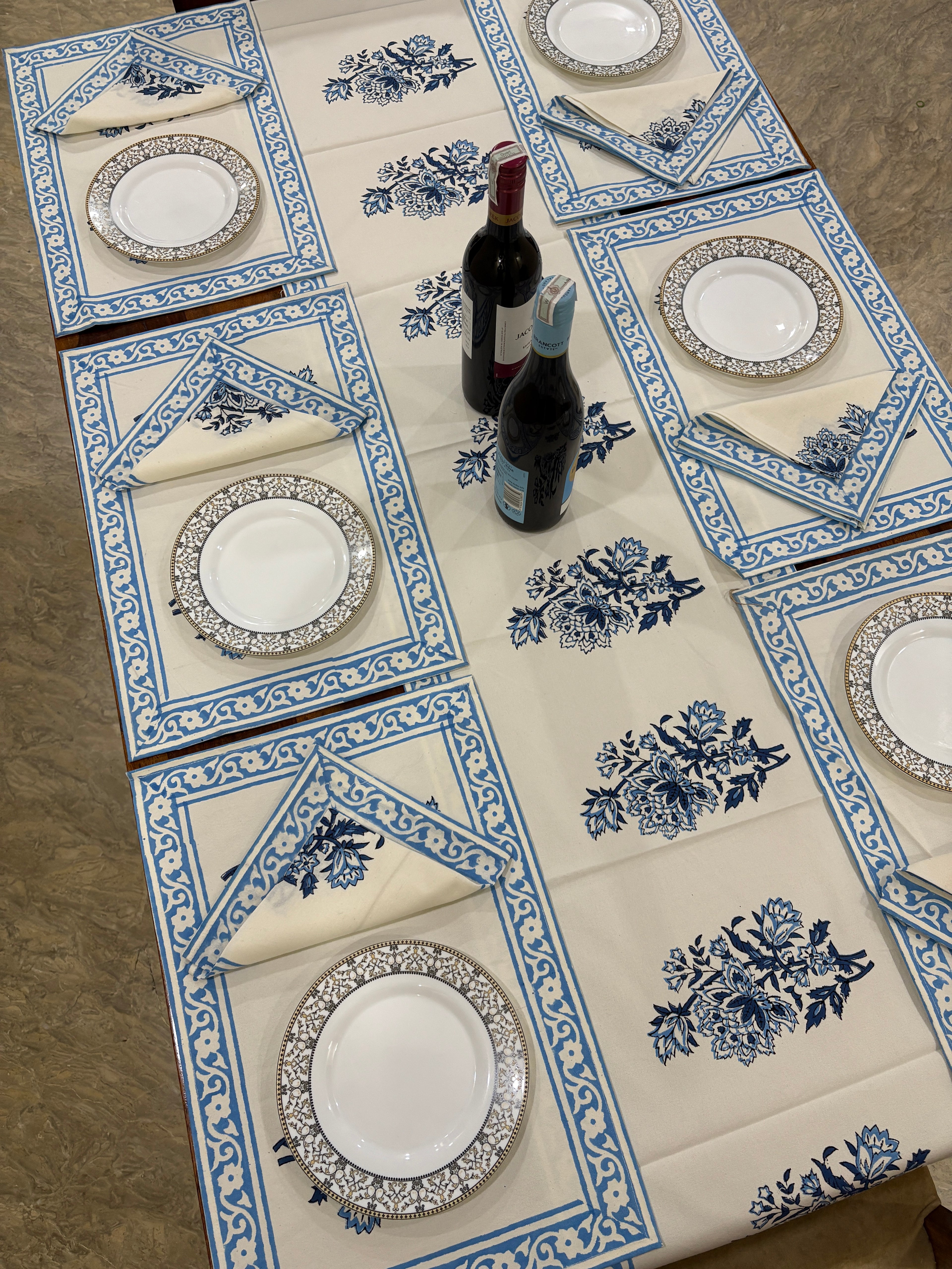 Patterned Table Runner floral (S17)