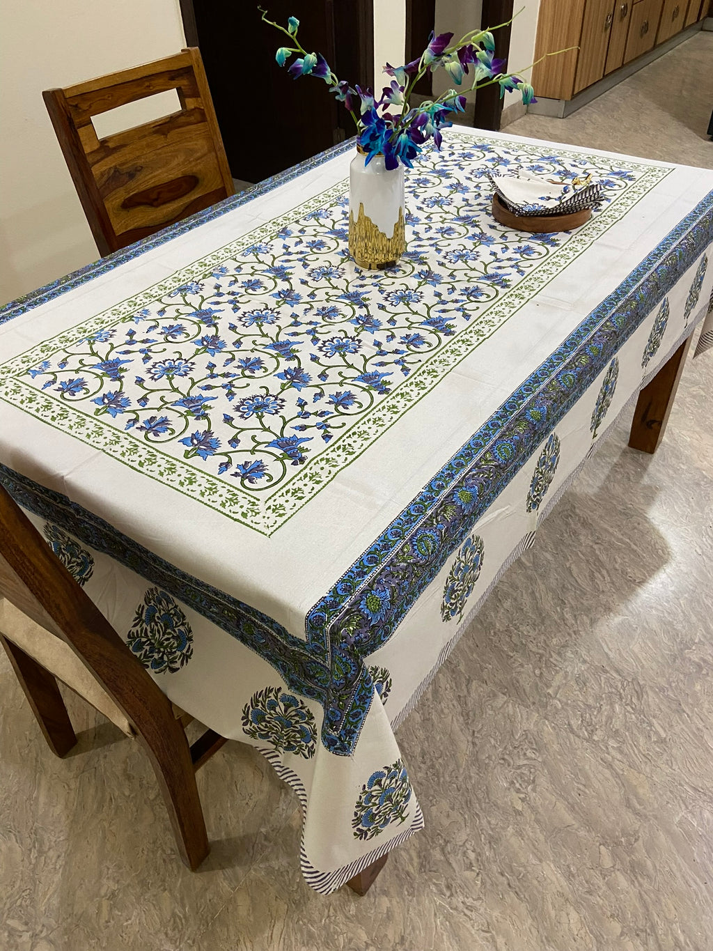 নীলা আৰু বগা ফুলৰ আৰ্হি (S23)