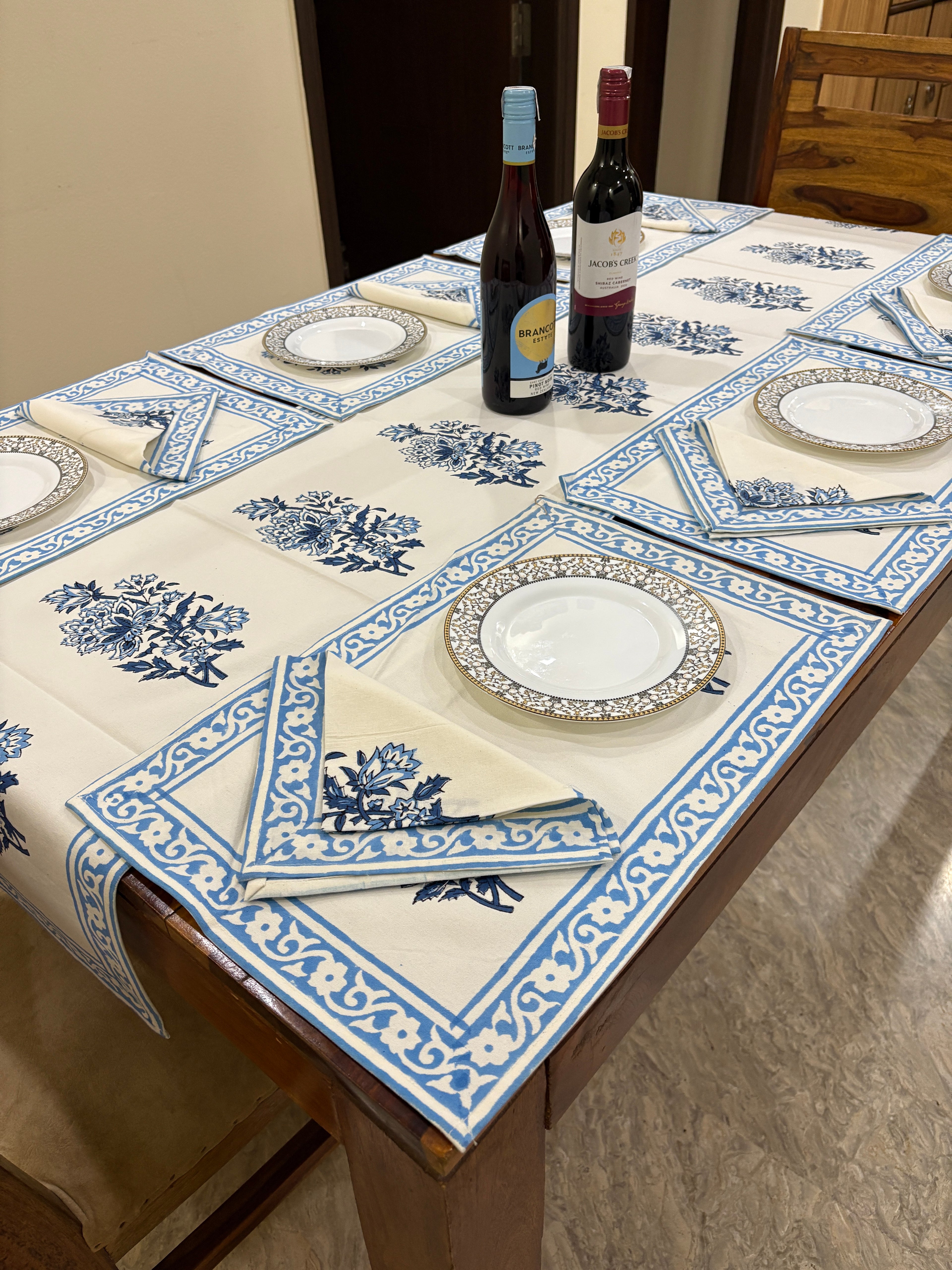 Patterned Table Runner floral (S17)
