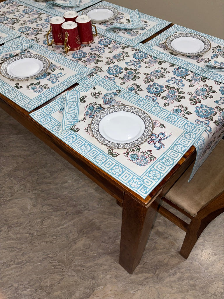 Dreamy Blue and White (S8)