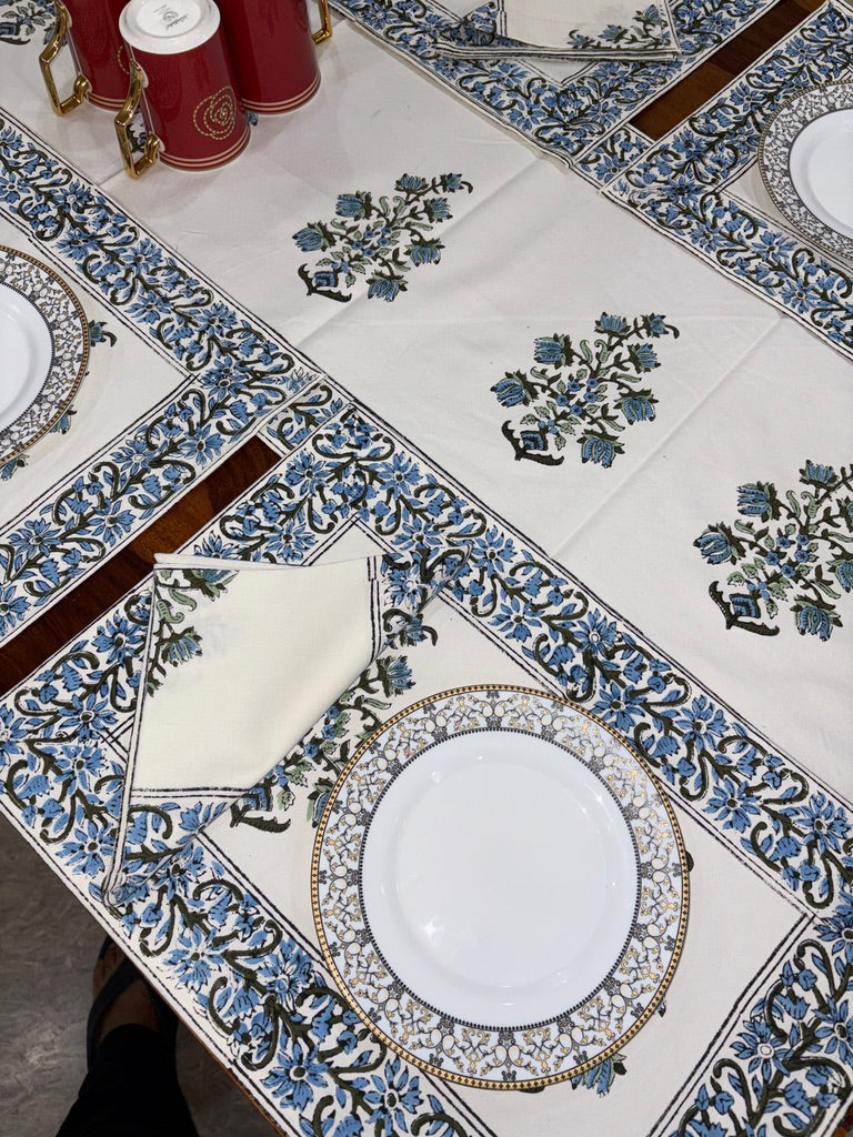 ফুলৰ সৈতে প্যাটাৰ্ণড ব্লু (S14)