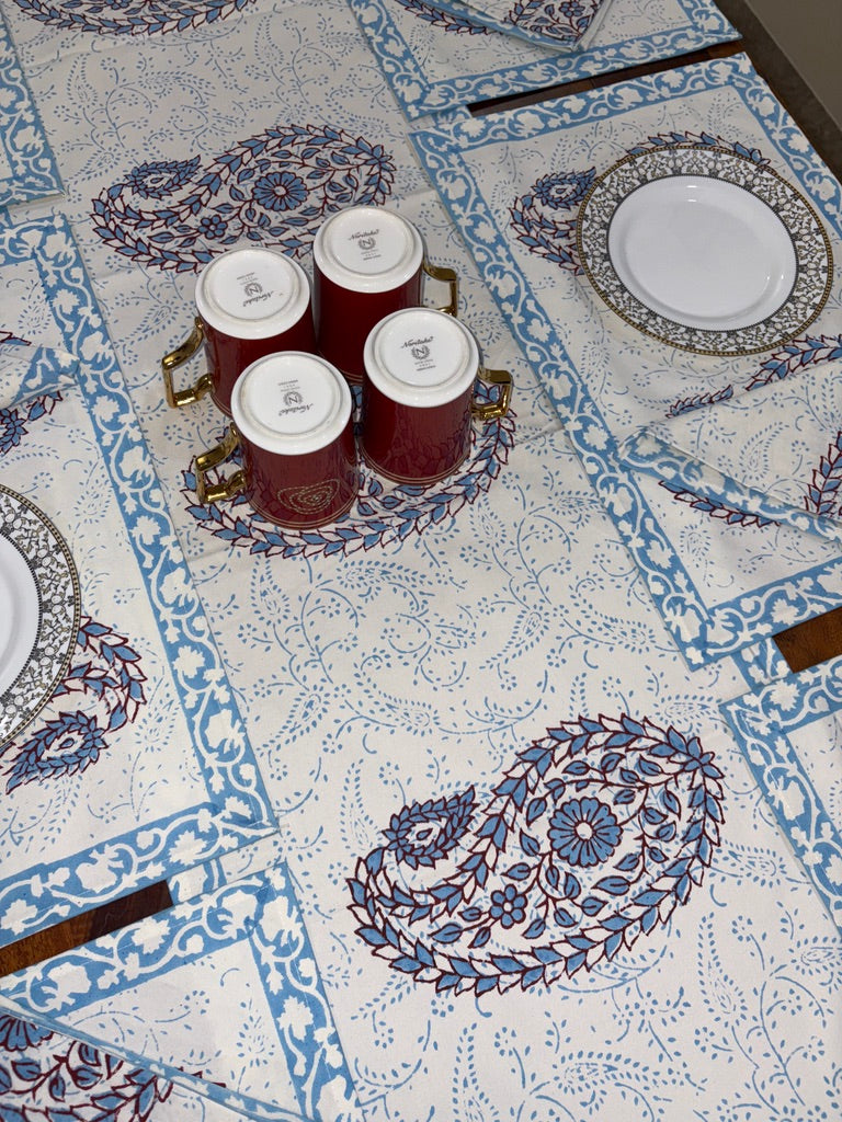 Light blue patterned table runner (S11)