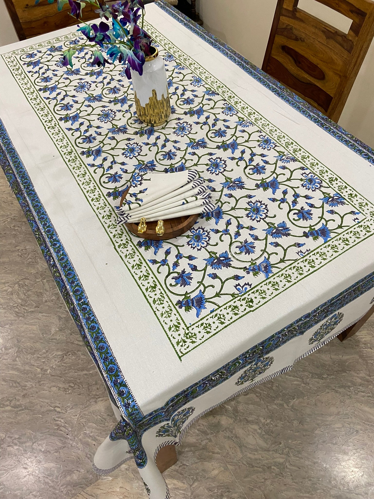 Blue and white floral patterns (S23)