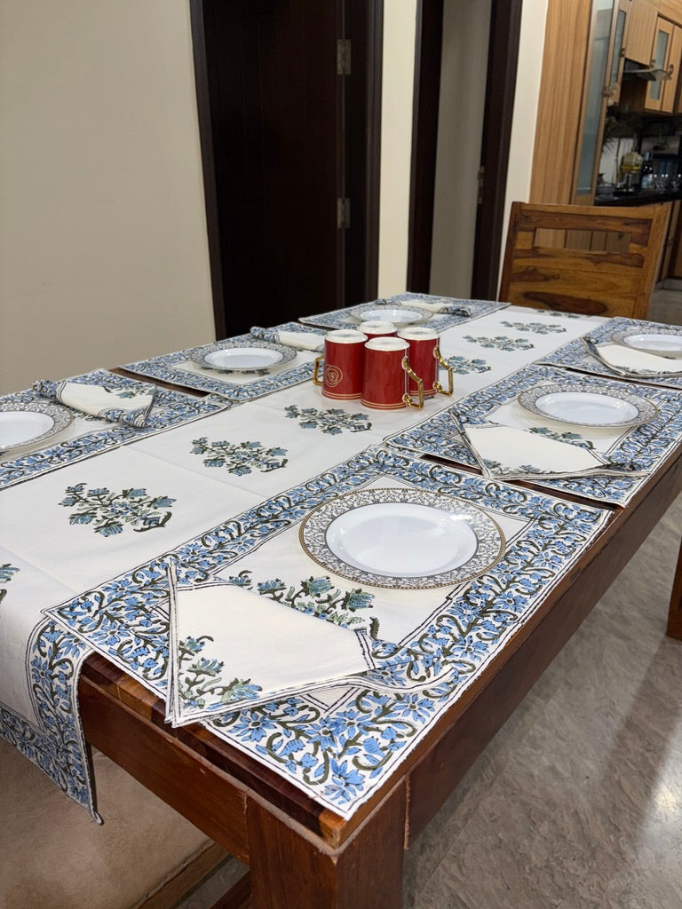 ফুলৰ সৈতে প্যাটাৰ্ণড ব্লু (S14)