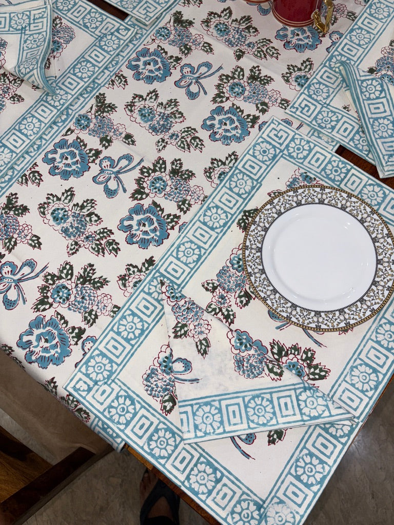 Dreamy Blue and White (S8)