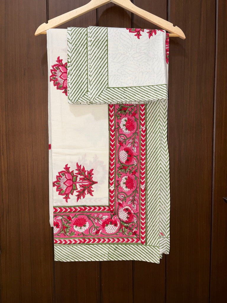 Fabric with pink floral patterns 