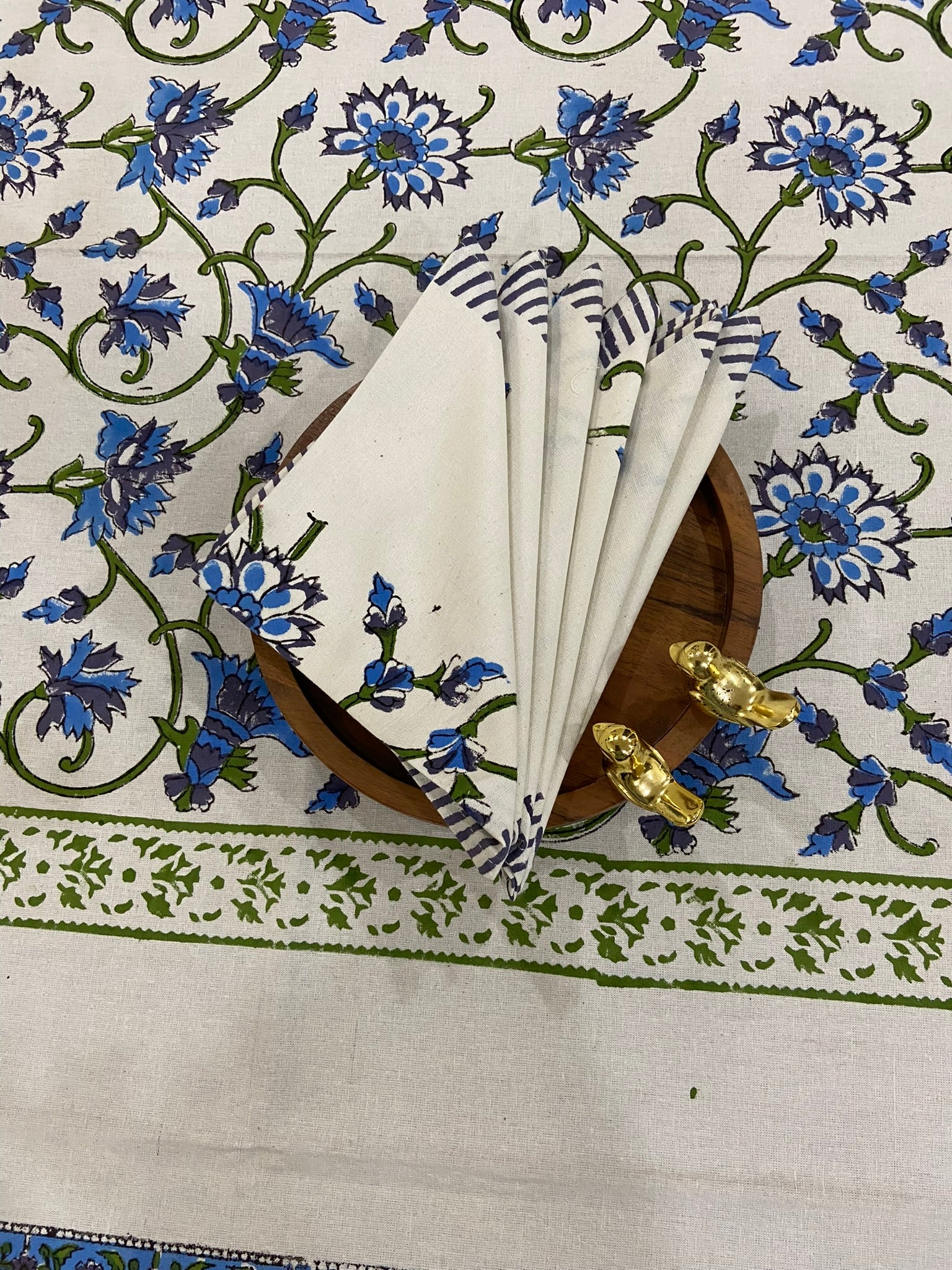 Blue and white floral patterns (S23)