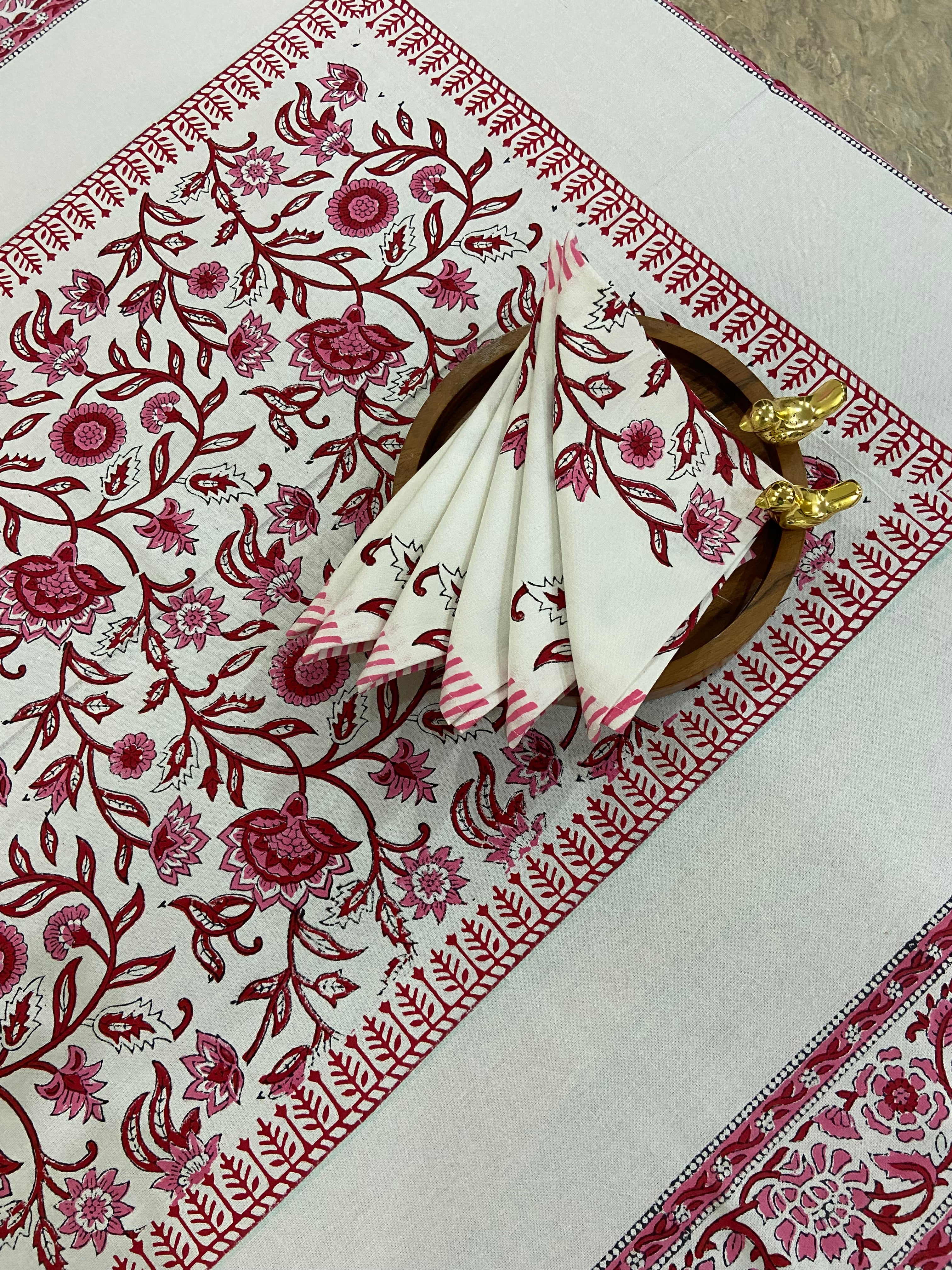 গভীৰ ৰঙা আৰু বগা ফুলৰ আৰ্হি (S31)