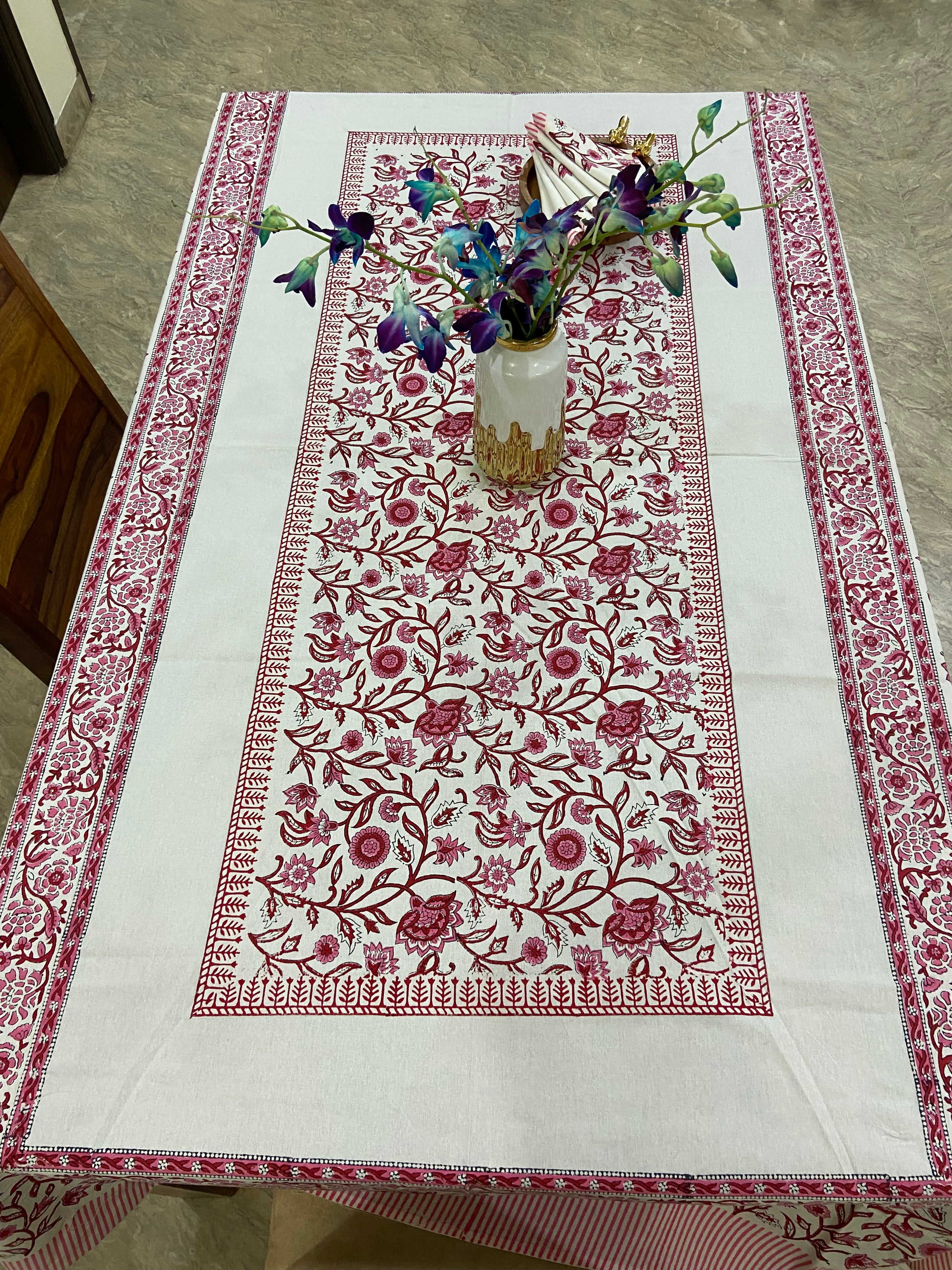 গভীৰ ৰঙা আৰু বগা ফুলৰ আৰ্হি (S31)