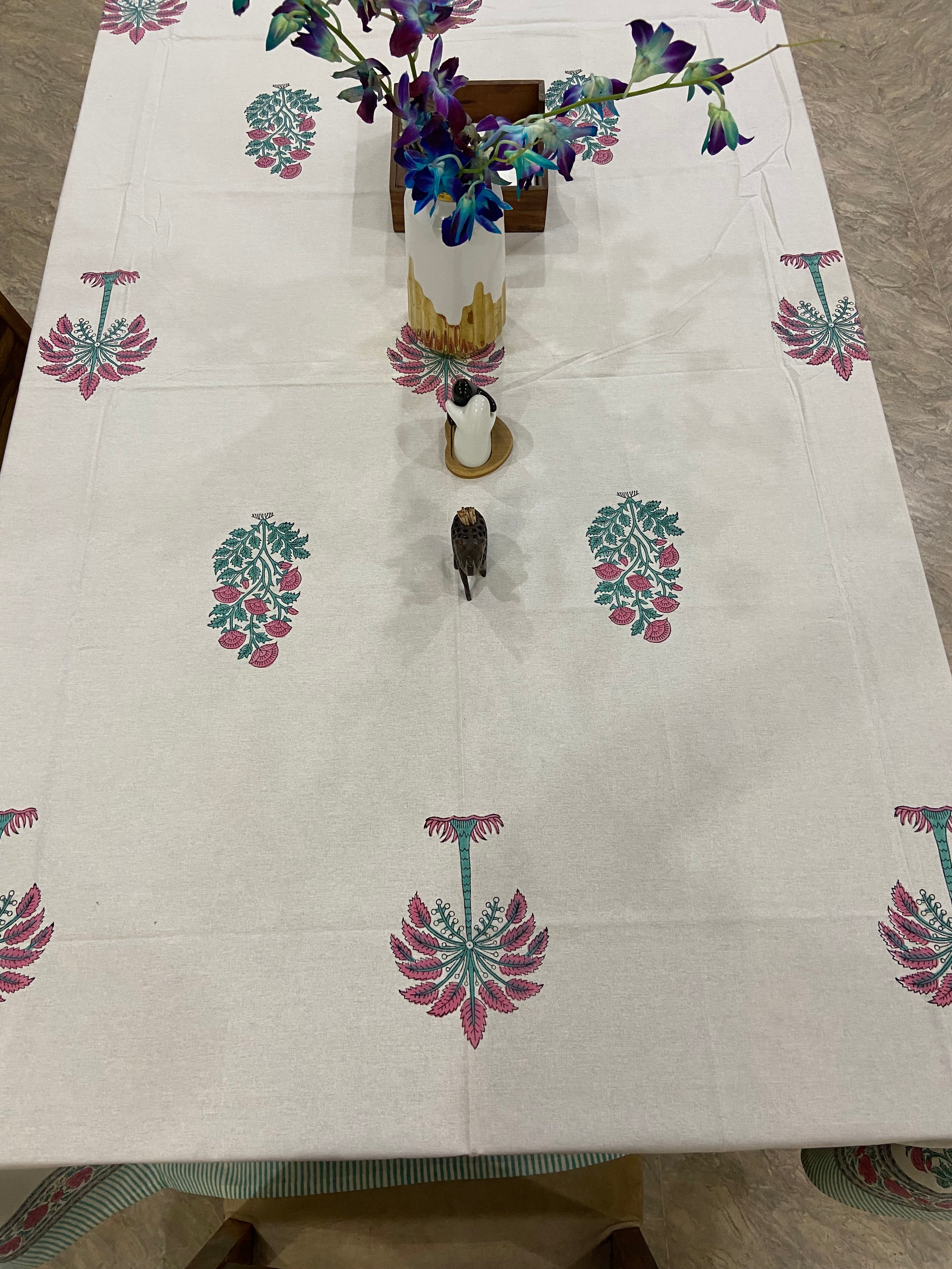 ৰঙা, বগা আৰু সেউজীয়া ফুলৰ ৰং (S33)