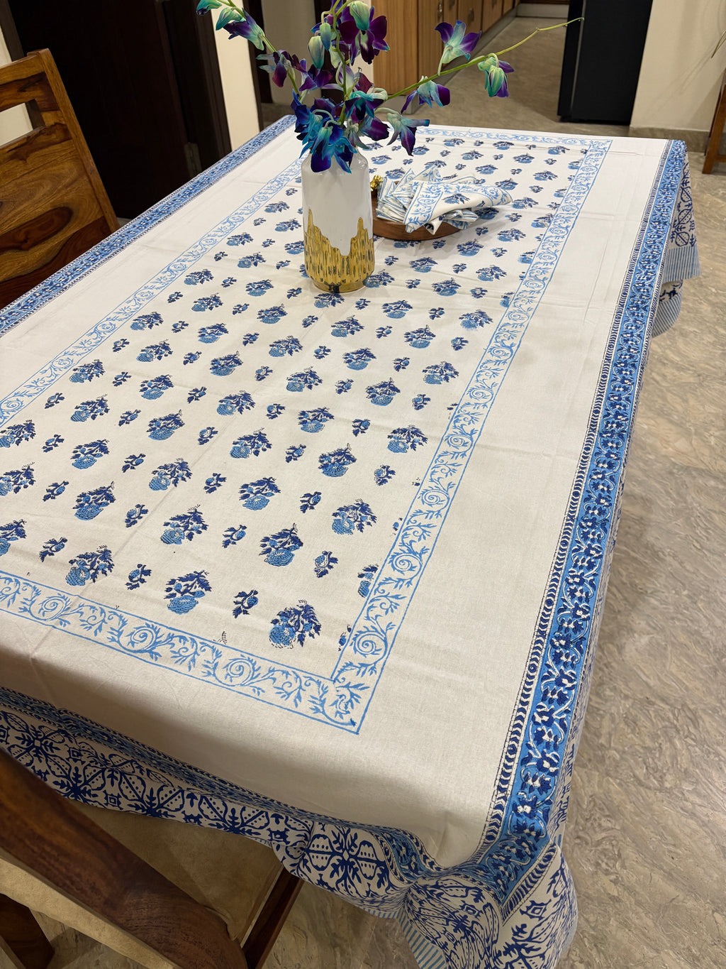 White and Blue patterned (S20)